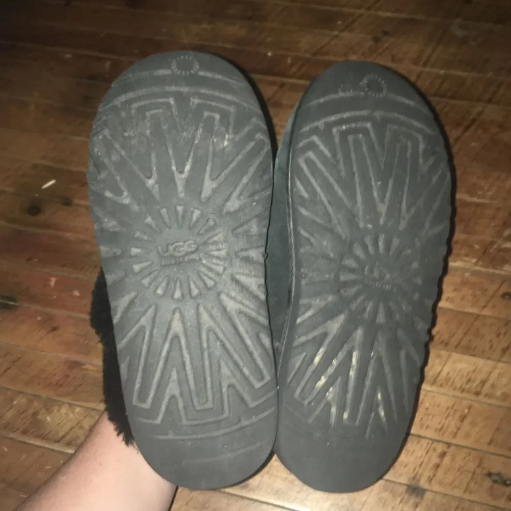 Uggs short fur lined booties size 3/34